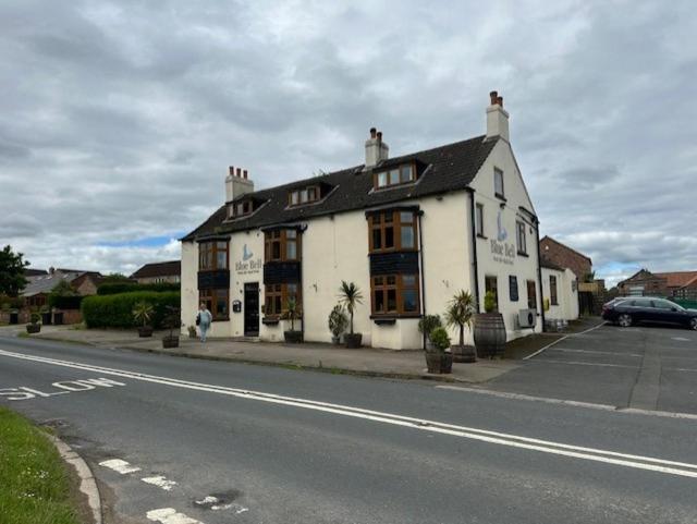 The Blue Bell Hotell Boroughbridge Eksteriør bilde